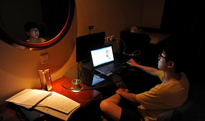 半夜偷看“不良网站”，以为没人知道？殊不知这3个坏影响已出现