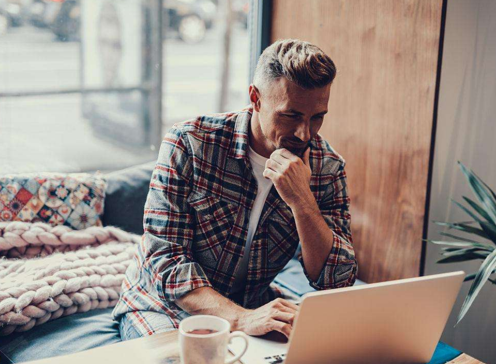 半夜偷看“不良网站”，以为没人知道？殊不知这3个坏影响已出现