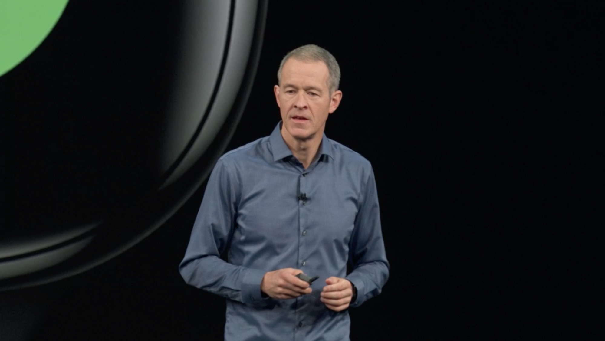 不想当“炮灰”,库克称苹果关注政策而不是政治,明年或将退休