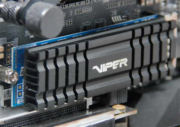 打磨15个月：博帝旗舰SSD终于上市，硕大散热片