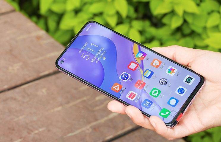 填补市场空缺,120Hz+麒麟芯,华为旗舰机或提前到