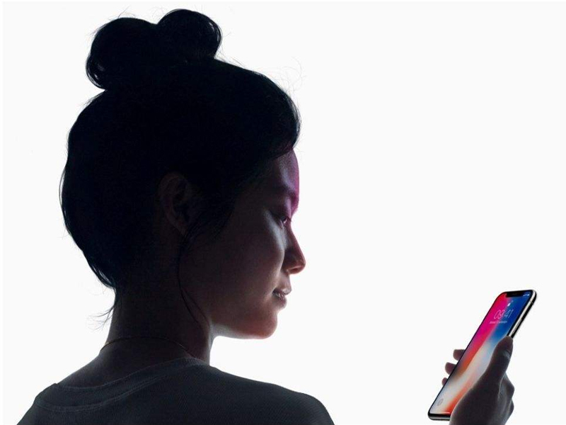 面容解锁的时代,苹果早已舍弃指纹解锁,而安卓却依然保留