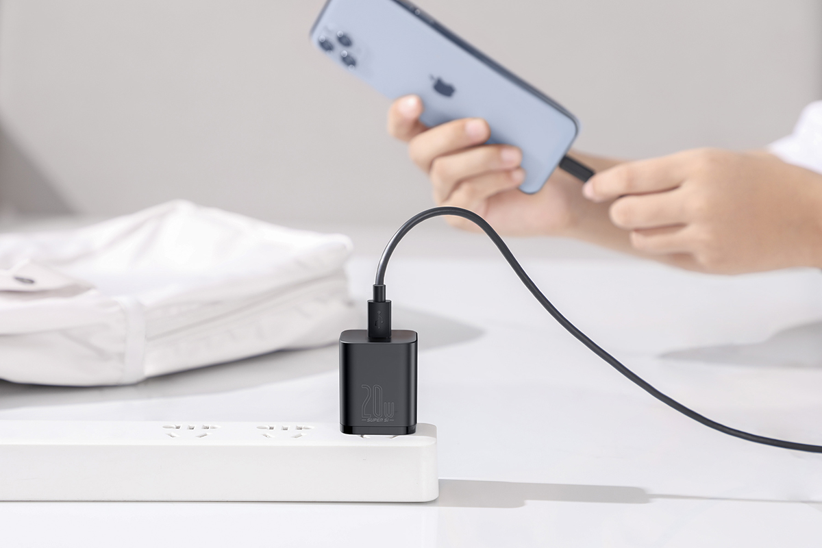 专为iPhone 12打造，倍思发布苹果20W超级硅充电器