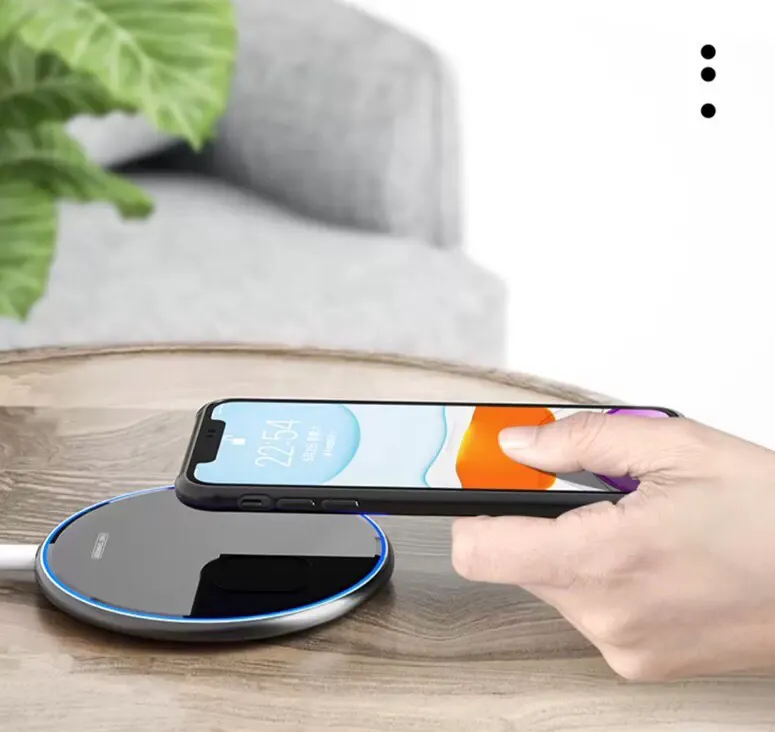 苹果12系列没自带充电器,用其他充电器充电爆炸了,赔偿吗?