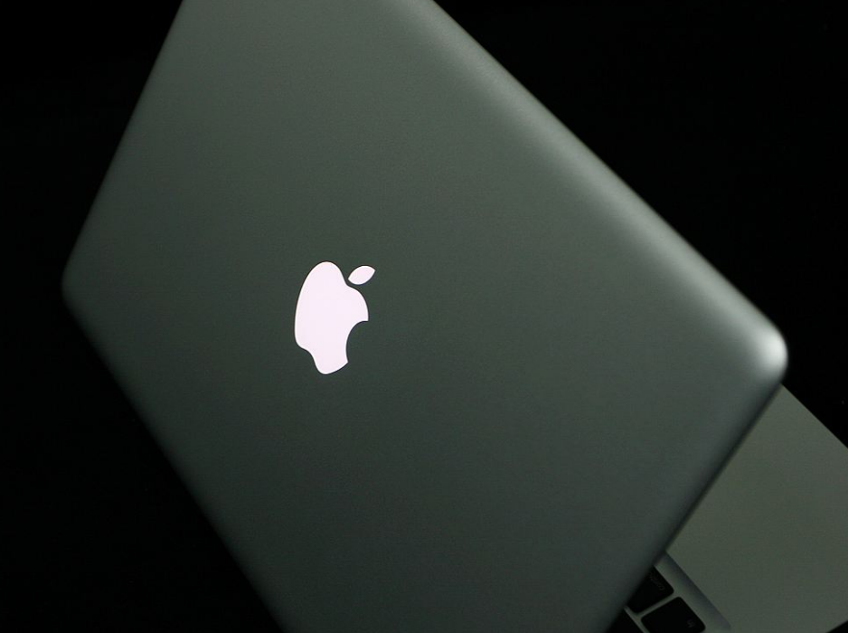 华为已经开发出纯国产的电脑，但是想超越苹果，还有很长的路要走