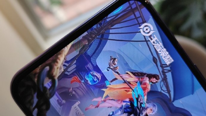 屏下摄像大爆发？Realme屏下摄像头明年量产