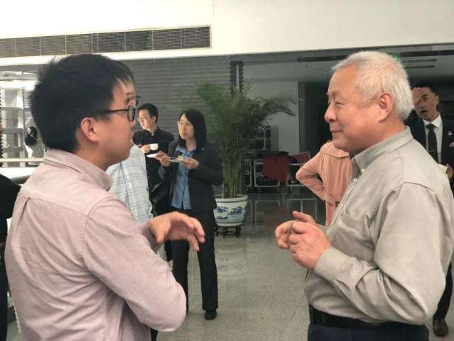 何止是光刻机?国内第一家“芯片大学”成立,被比尔盖茨说对了