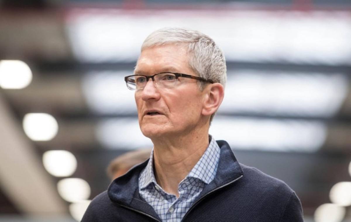 iPhone12传来消息,苹果这次进退两难,数亿果粉难以接受