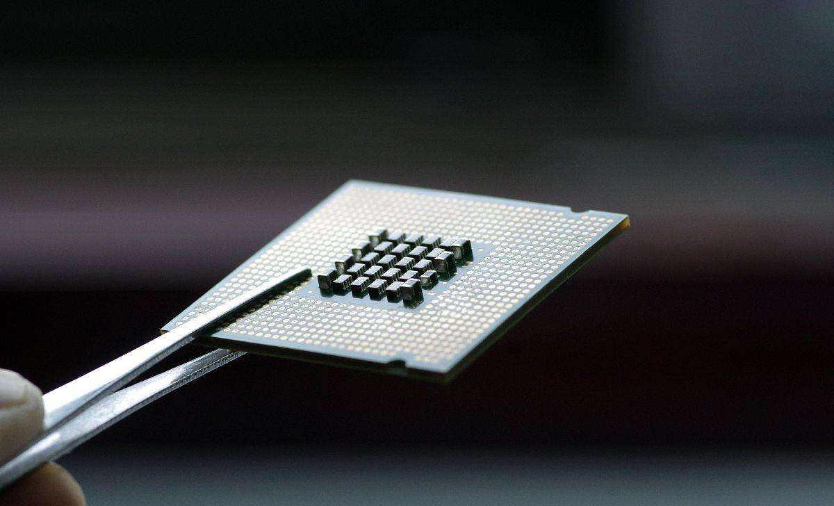 张召忠预言成真？买来ASML光刻机做研究，国产光刻机指日可待