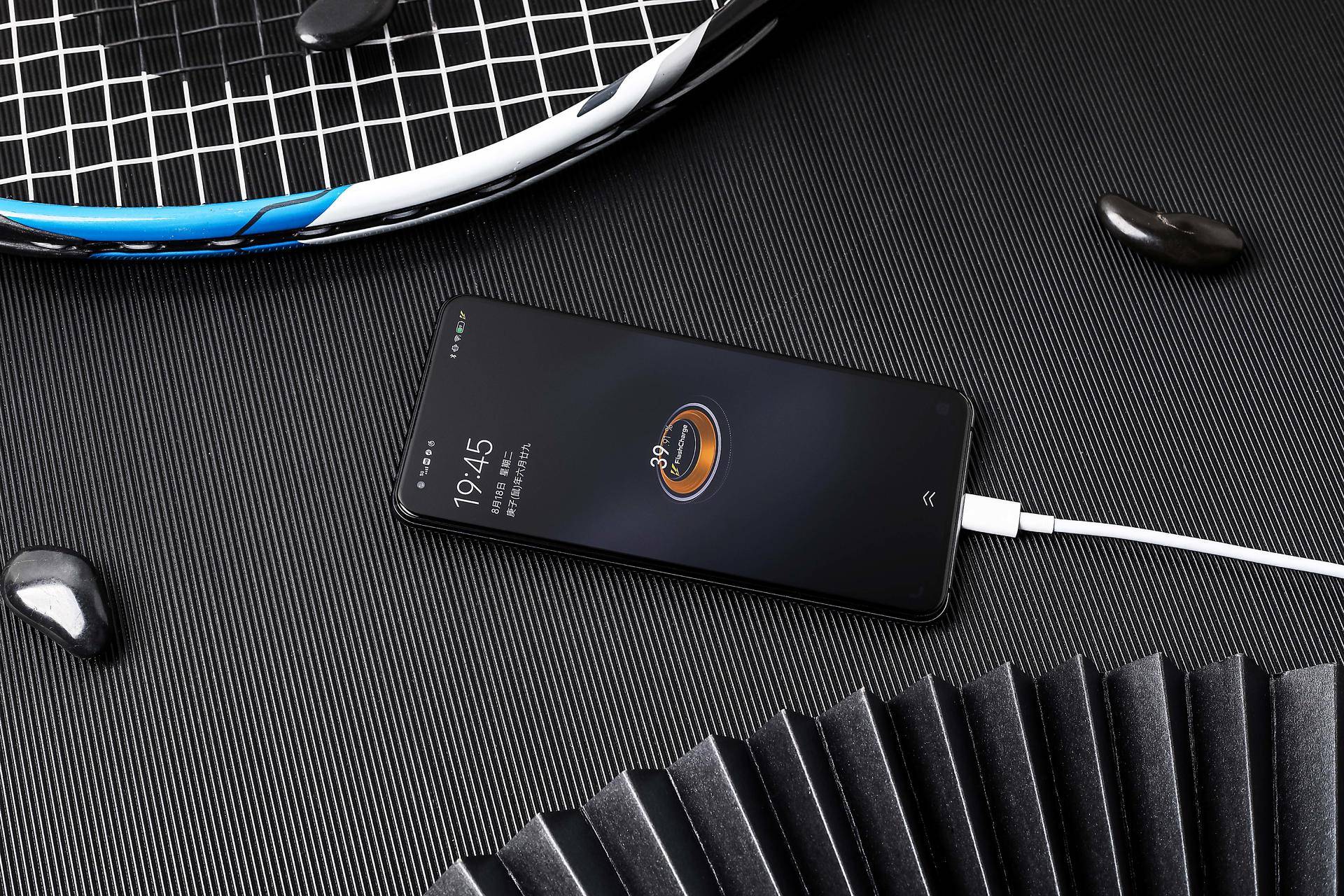 顶级旗舰iQOO 5展现极致性能！轻松胜任全场景