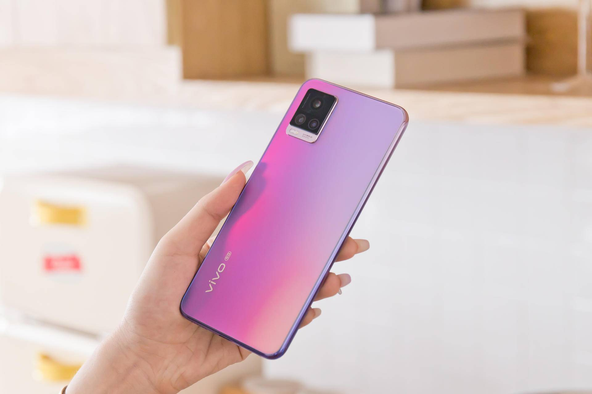 时尚潮流新单品，vivo S7轻薄机身+AG磨砂，握持感妙不可言