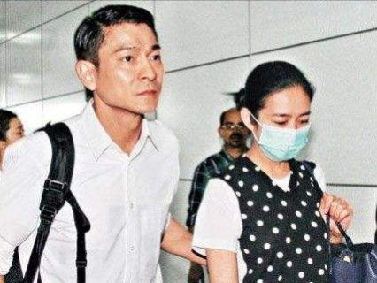 他曾家喻户晓，为给老婆抗癌花光上亿身家，如今准备复出拍戏
