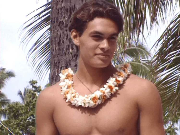 痴情的“海王”：8岁一见钟情，娶大12岁二婚妻子，一家4口很幸福