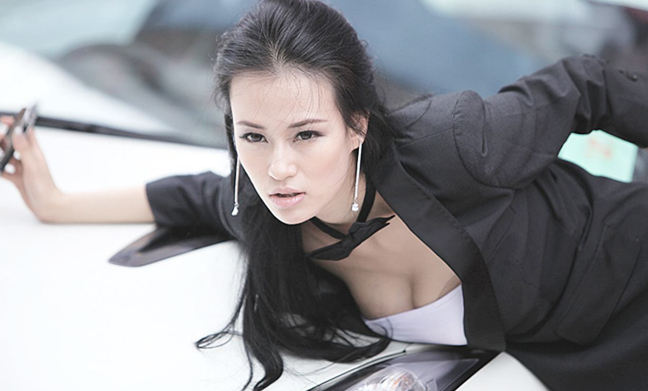 本是一位瑜伽老师，被成龙邀请拍电影走红，如今一节课收费10万