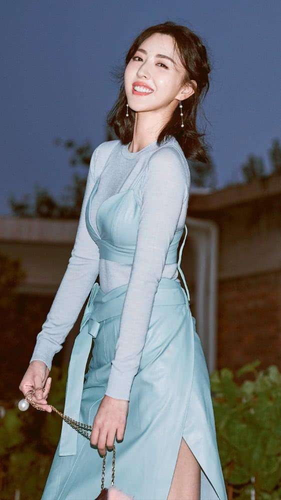 9 年前她是杨幂助理，如今和杨幂平起平坐，娱乐圈最狠“励志姐”