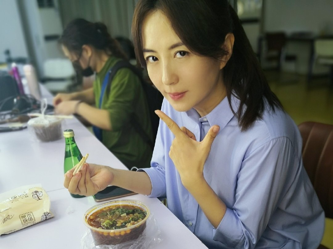 知名女星，拍戏途中意外怀孕，现孩子11岁，不知生父是谁