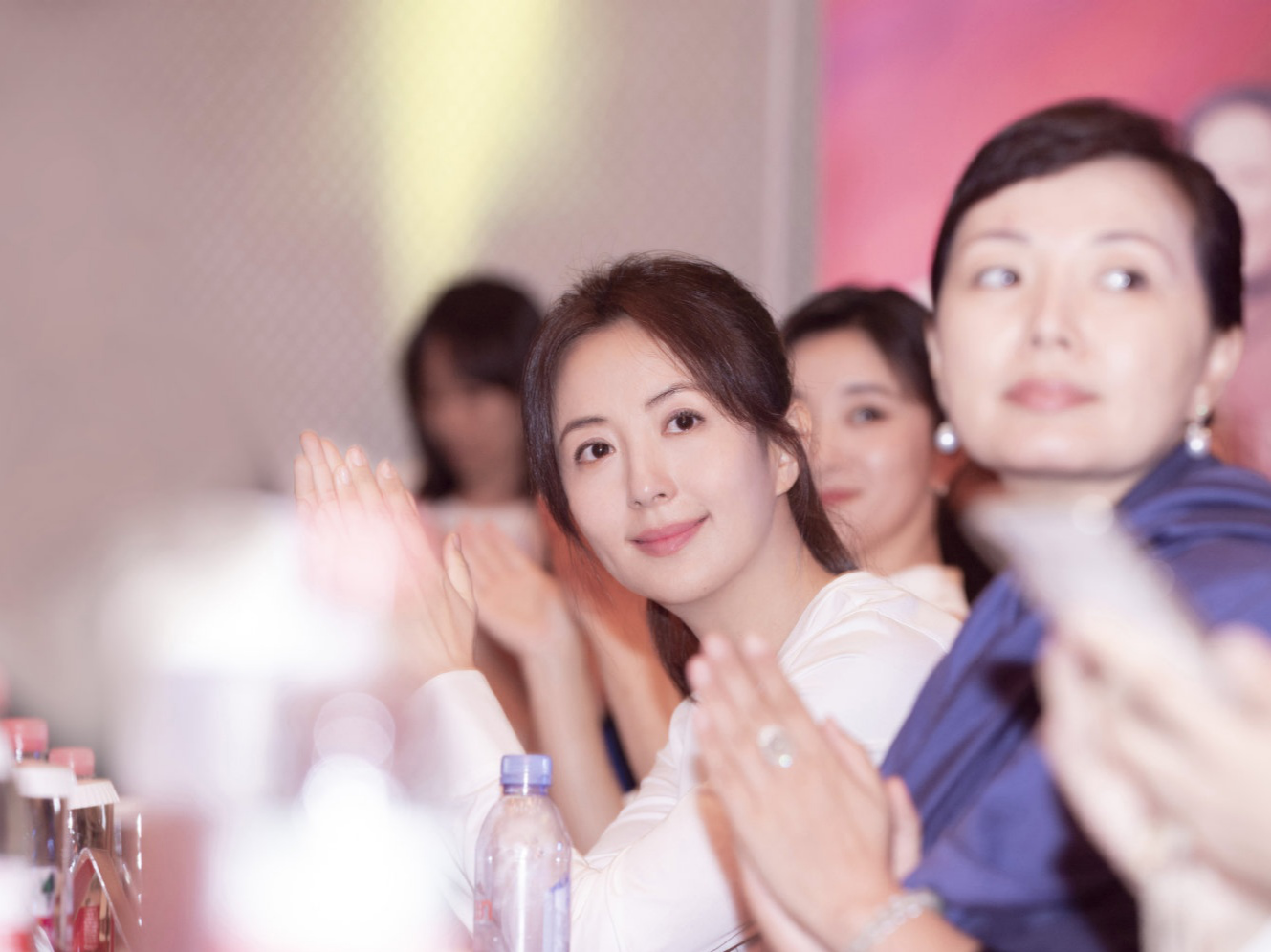 知名女星，拍戏途中意外怀孕，现孩子11岁，不知生父是谁