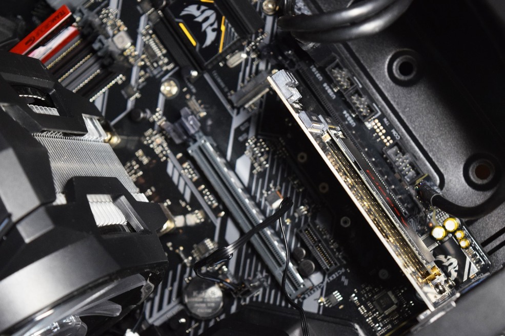 差异有多少？M.2 NVME SSD转PCI-E 转接卡VS原生M.2插槽