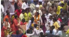 印度超两百万人聚集恒河沐浴