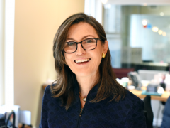 “牛市女皇”伍德大举建仓Coinbase，却意外减持特斯拉