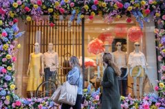 美国经济前景进一步向好 因消费激增和雇佣人数增加