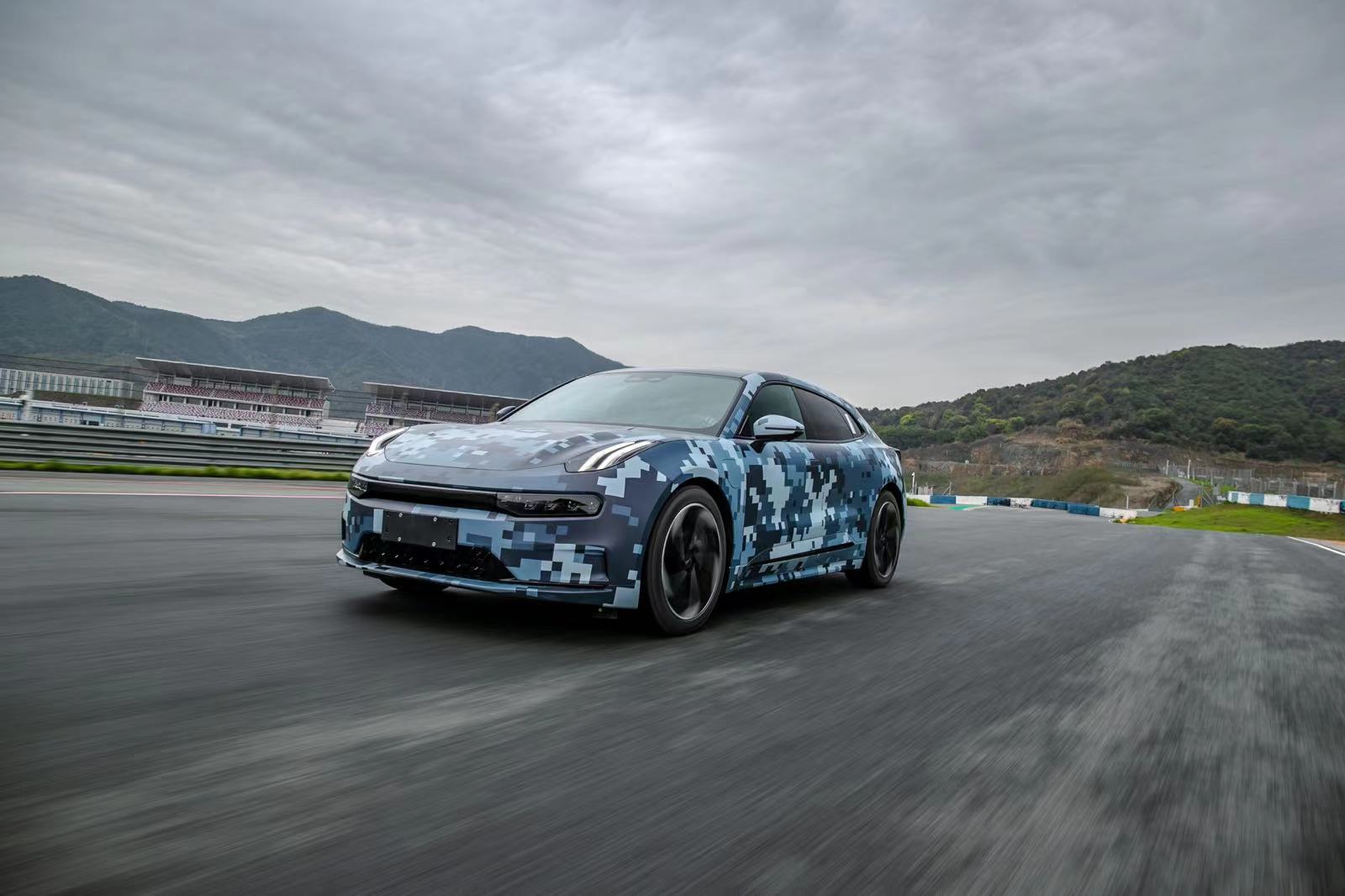 极氪的智能化攻势，从001开始