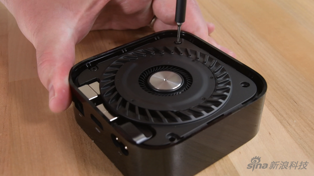 新苹果 Apple TV 4K 拆解:主机容易拆,遥控器换个电池都很难