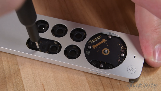 新苹果 Apple TV 4K 拆解:主机容易拆,遥控器换个电池都很难