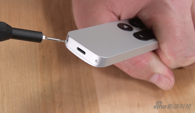 新苹果 Apple TV 4K 拆解:主机容易拆,遥控器换个电池都很难