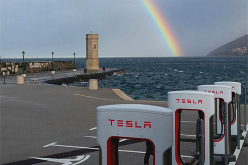 松下出售特斯拉股票所获资金,将用于协助 71 亿美元收购 BlueYonder