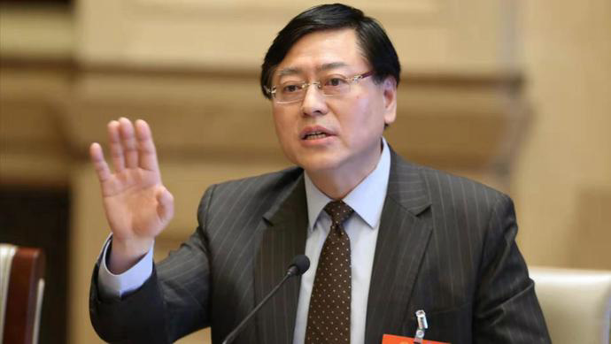 联想杨元庆:不排除自研芯片可能性,手机业务转为健康业务