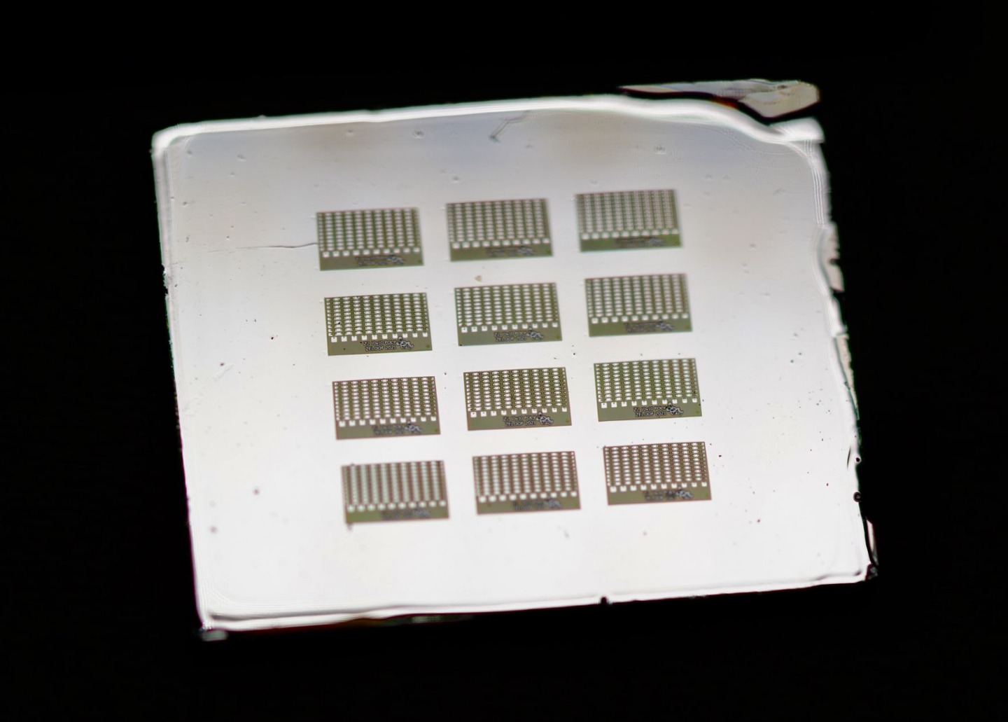 天才少年在家自制芯片:媲美英特尔 4004 CPU