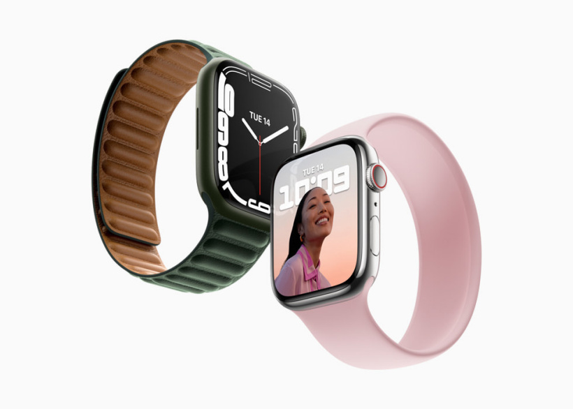 配有两种不同颜色表带的 Apple&nbsp;Watch&nbsp;Series&nbsp;7。