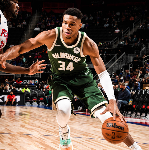 字母哥28+8+9雄鹿大胜活塞！状元14中2三分9中0