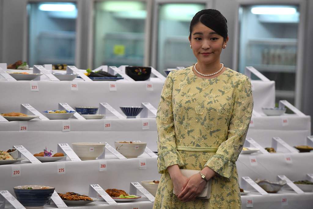 结婚7天真子首度回娘家！被拍到神情落寞，日本记者猜测：小室夫妇似乎吵架了