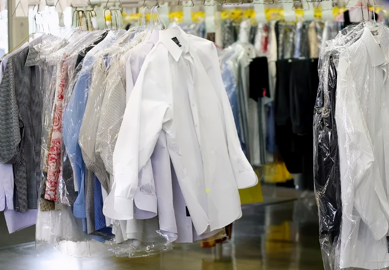 开一家干洗店赚钱吗多少钱（洗涤行业的利润）