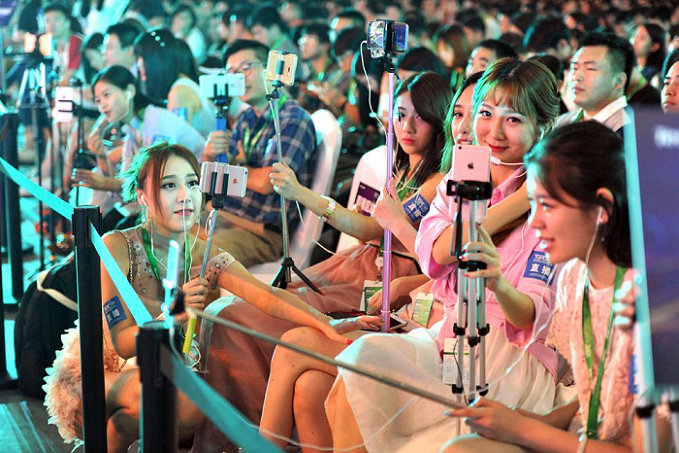 花椒直播怎么赚钱签约（新人玩花椒直播的技巧）