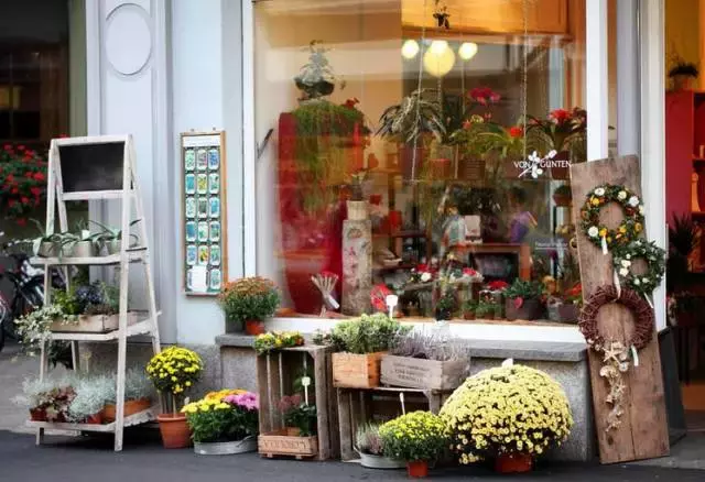 开一家花店需要多少钱（开花店需要具备的条件）