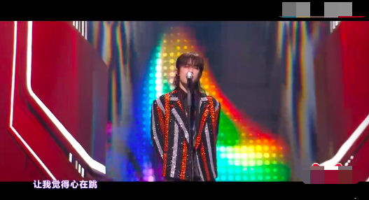 双11晚会看点：何炅主持状态好，张韶涵跑调遭吐槽，易烊千玺惊艳