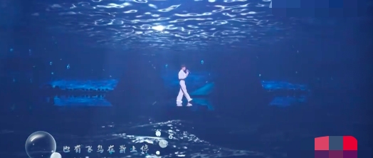 双11晚会看点：何炅主持状态好，张韶涵跑调遭吐槽，易烊千玺惊艳