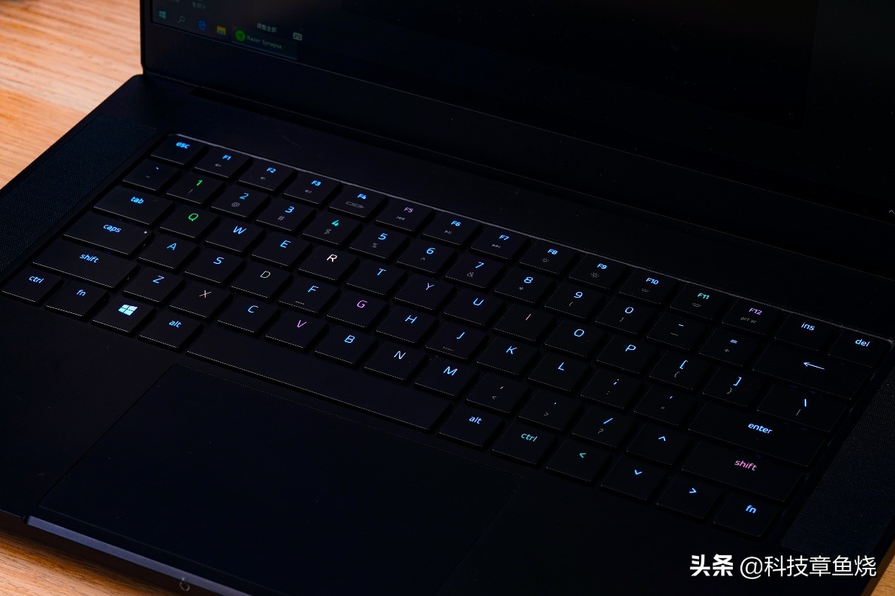 曼巴狂蛇键盘怎么调灯颜色（机械键盘灯光切换方法）