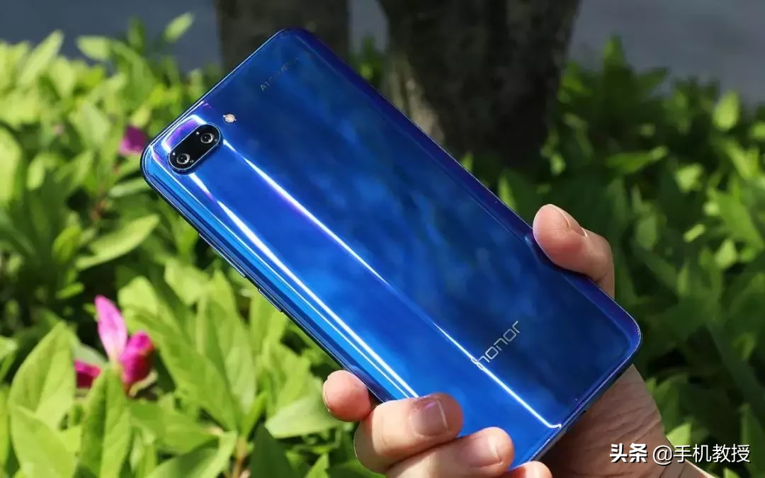 荣耀10和荣耀10青春版的区别是啥（荣耀10gt参数配置）