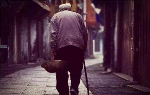 父亲的病好句赏析（老爸生病的感悟经典句子）