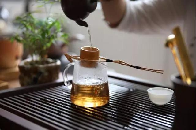 与茶有关的诗句名言（赞美茶的诗句经典语录）