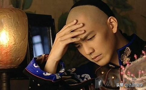 形容初见的诗句（形容初见的美好的诗词）