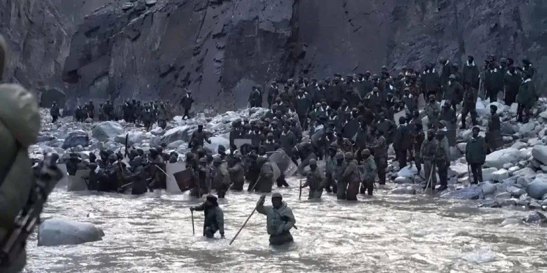 越线印军被边防士兵俘虏（中印两国边境对峙之争）