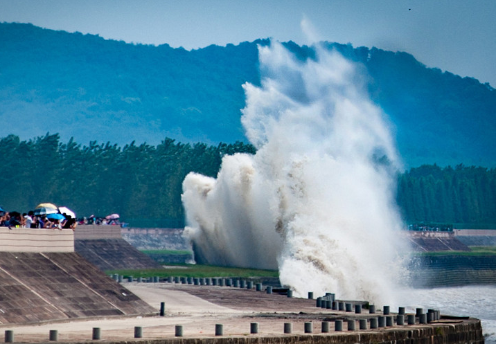 描写钱塘江大潮的诗句有哪些（与钱塘江大潮有关的诗句）