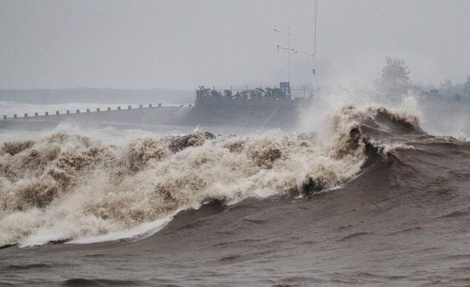 描写钱塘江大潮的诗句有哪些（与钱塘江大潮有关的诗句）