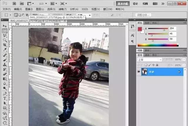 手机二寸照片怎么制作（将照片背景变成蓝的方法）