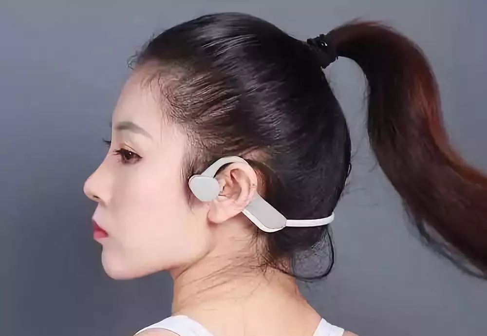 耳机一边大声一边小声怎么调（耳机声音一大一小调整方法）